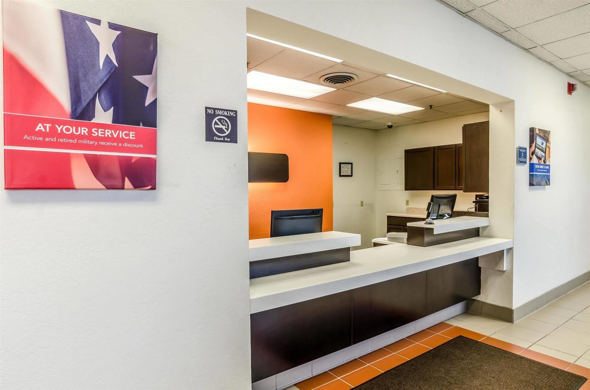 Motel 6-York, Ne Eksteriør billede