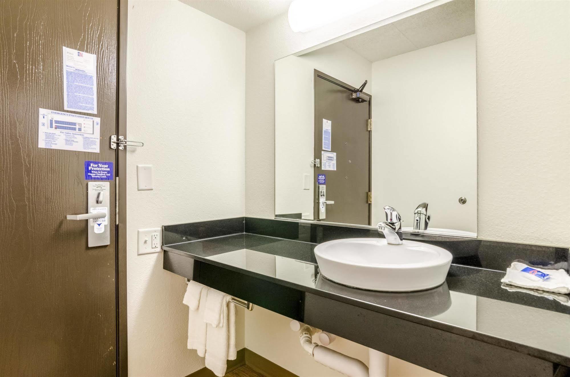 Motel 6-York, Ne Eksteriør billede