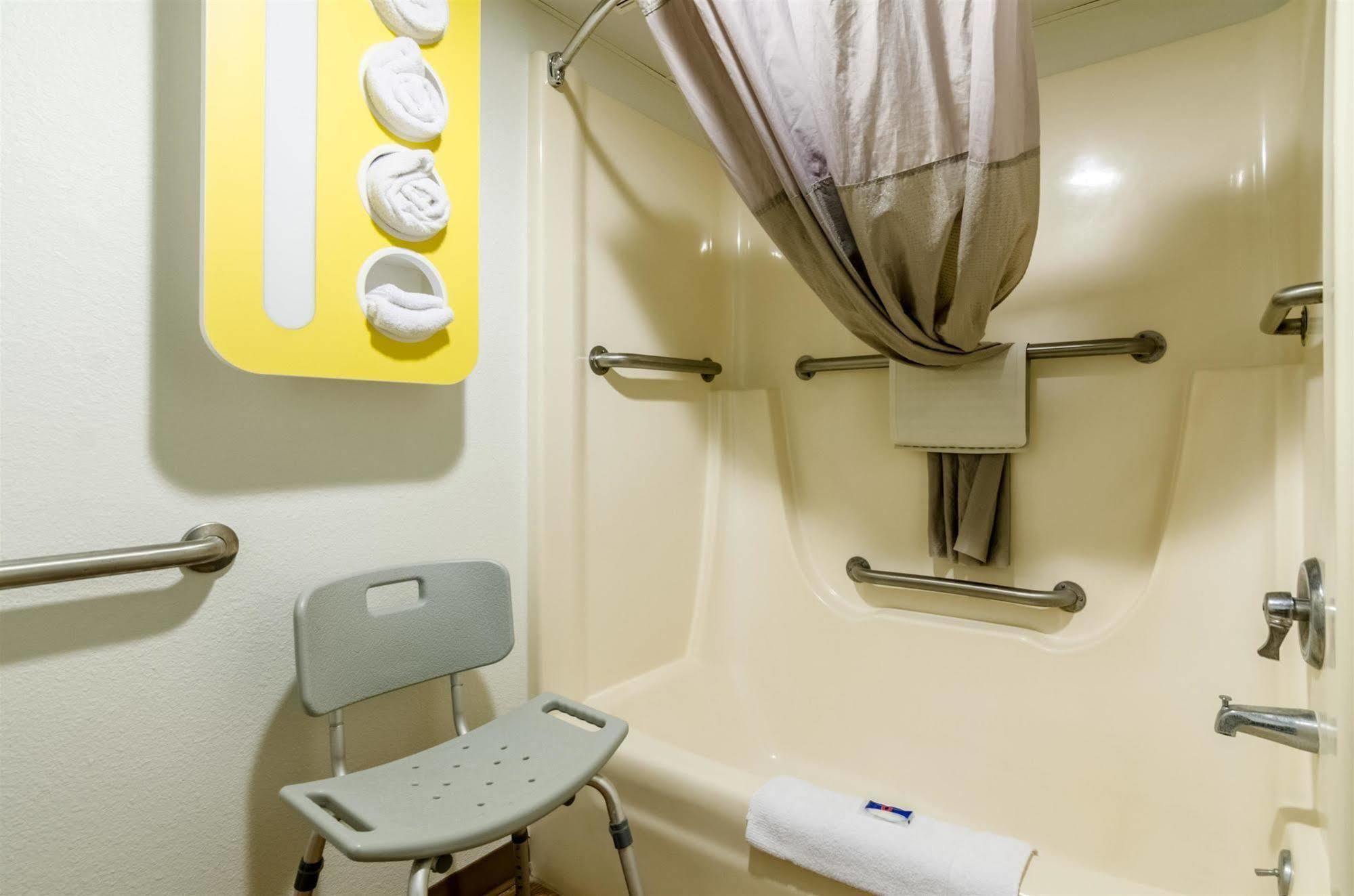 Motel 6-York, Ne Eksteriør billede