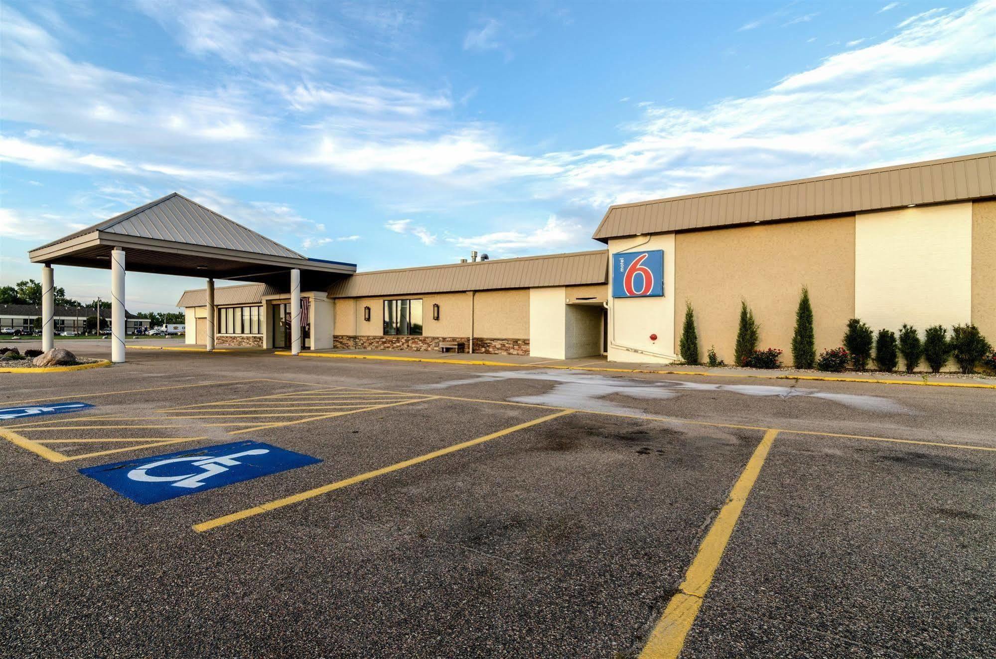 Motel 6-York, Ne Eksteriør billede