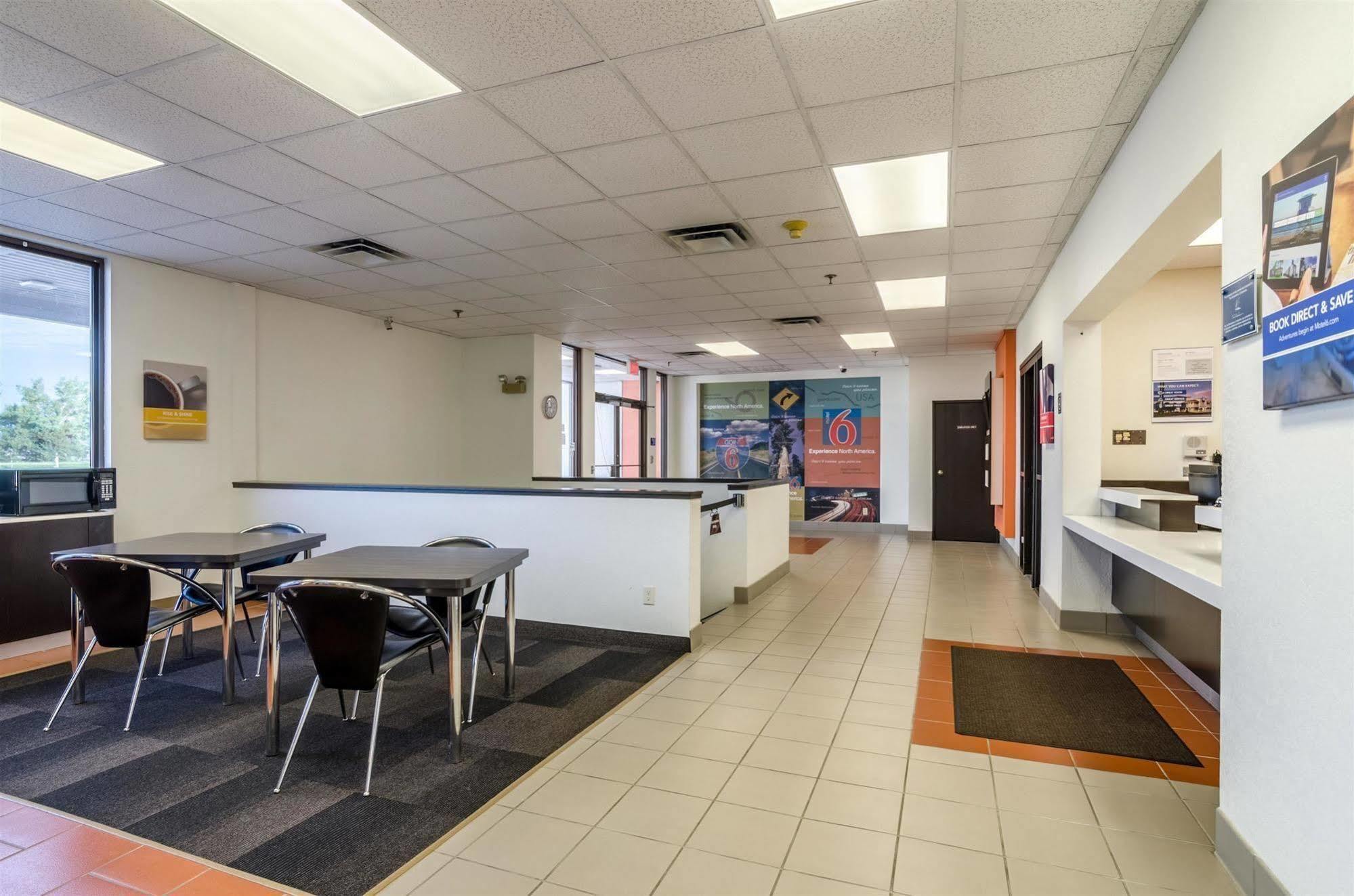 Motel 6-York, Ne Eksteriør billede