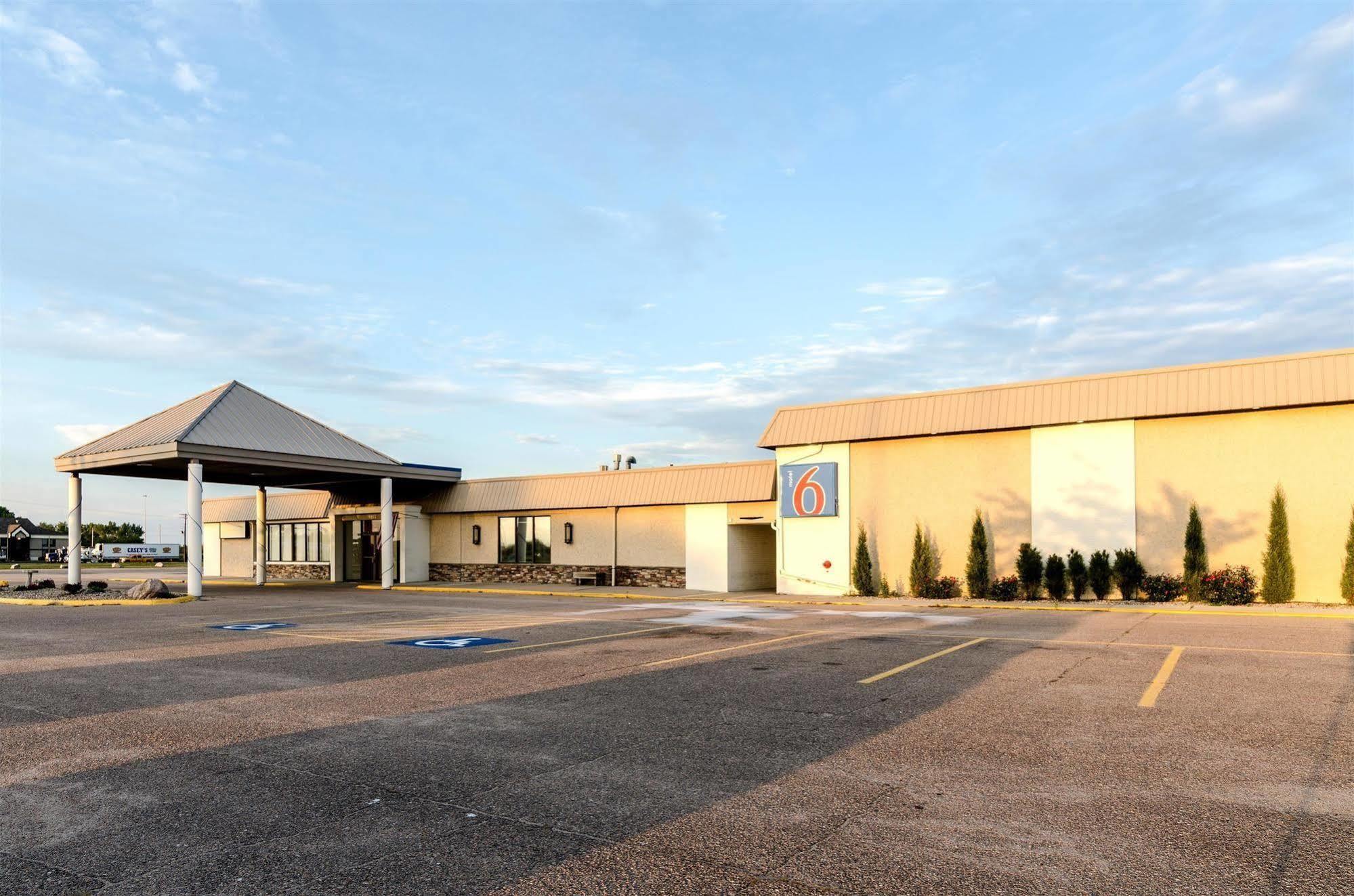 Motel 6-York, Ne Eksteriør billede